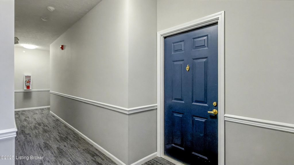 Photo of 2602 Aristocrat Pl #101, Louisville, KY 40299 (MLS # 1704880)