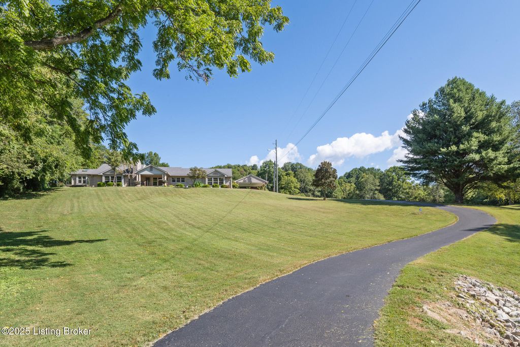 Photo of 5607 Blevins Gap Rd, Louisville, KY 40272 (MLS # 1717709)