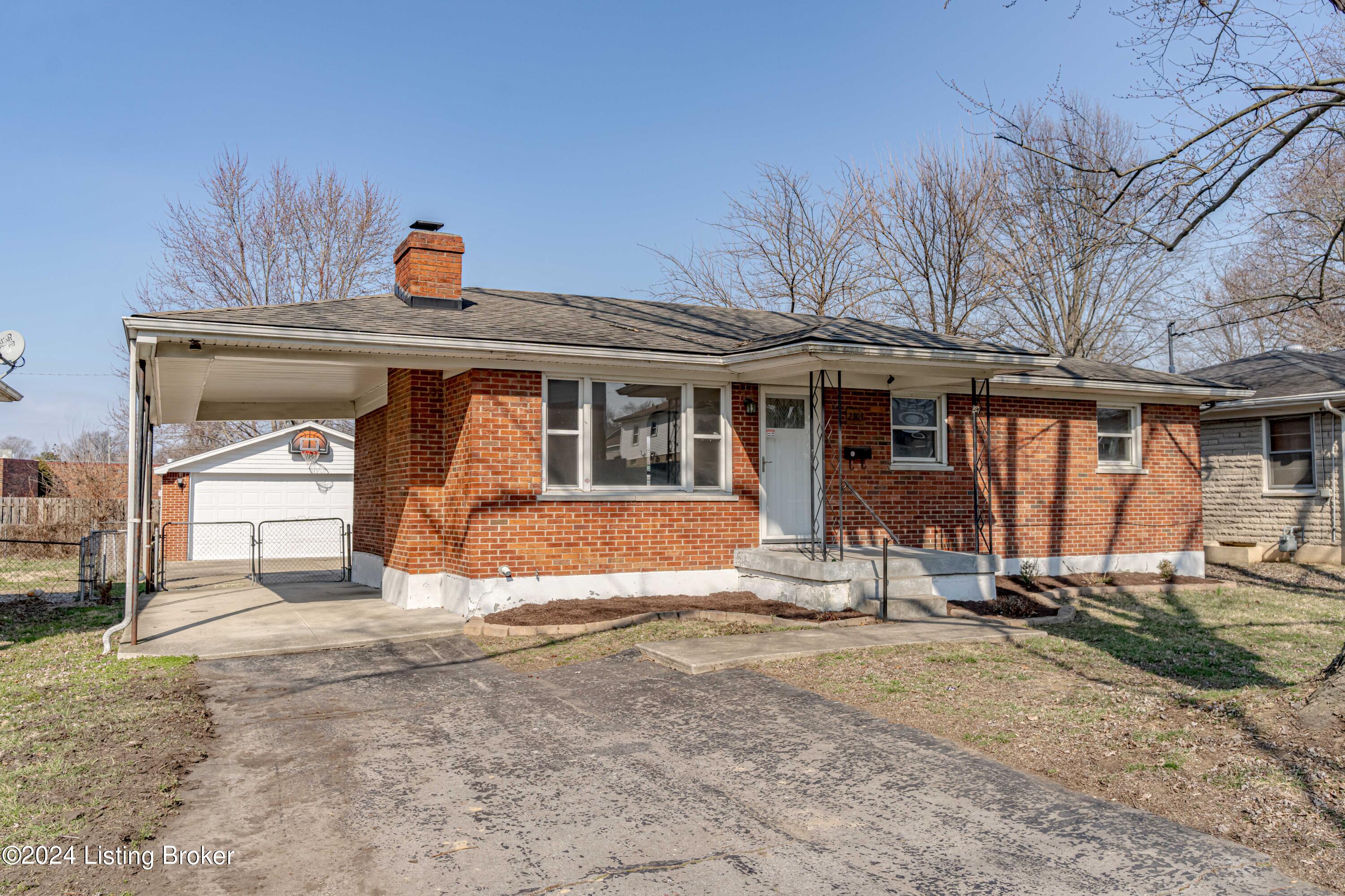 Photo 1 of 52 — 2303 Rockford Ln, Louisville, KY 40216