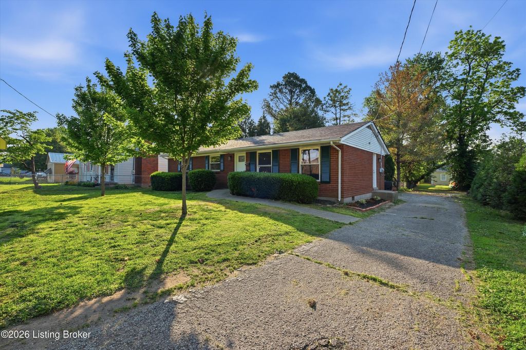 Photo of 1520 E 8th St, Jeffersonville, IN 47130 (MLS # 1718422)