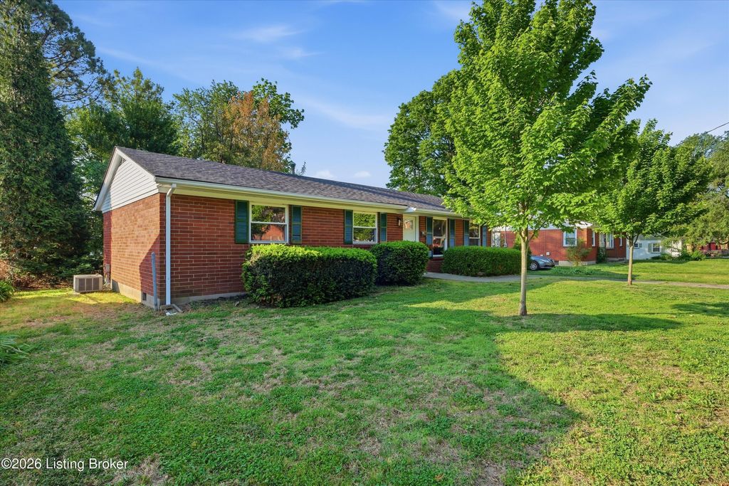 Photo of 1520 E 8th St, Jeffersonville, IN 47130 (MLS # 1718422)