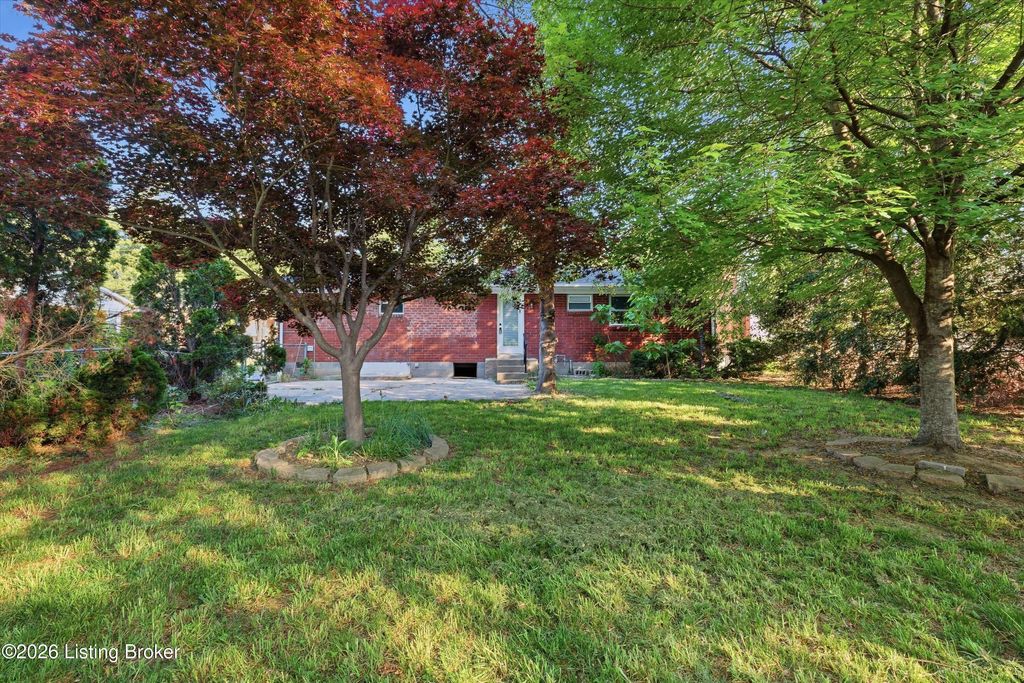 Photo of 1520 E 8th St, Jeffersonville, IN 47130 (MLS # 1718422)