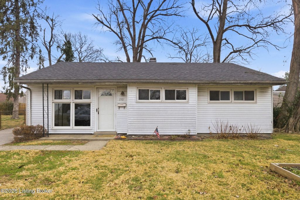 Photo of 2907 Garey Ln, Louisville, KY 40216 (MLS # 1706516)