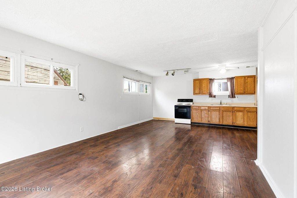 Photo of 2907 Garey Ln, Louisville, KY 40216 (MLS # 1706516)