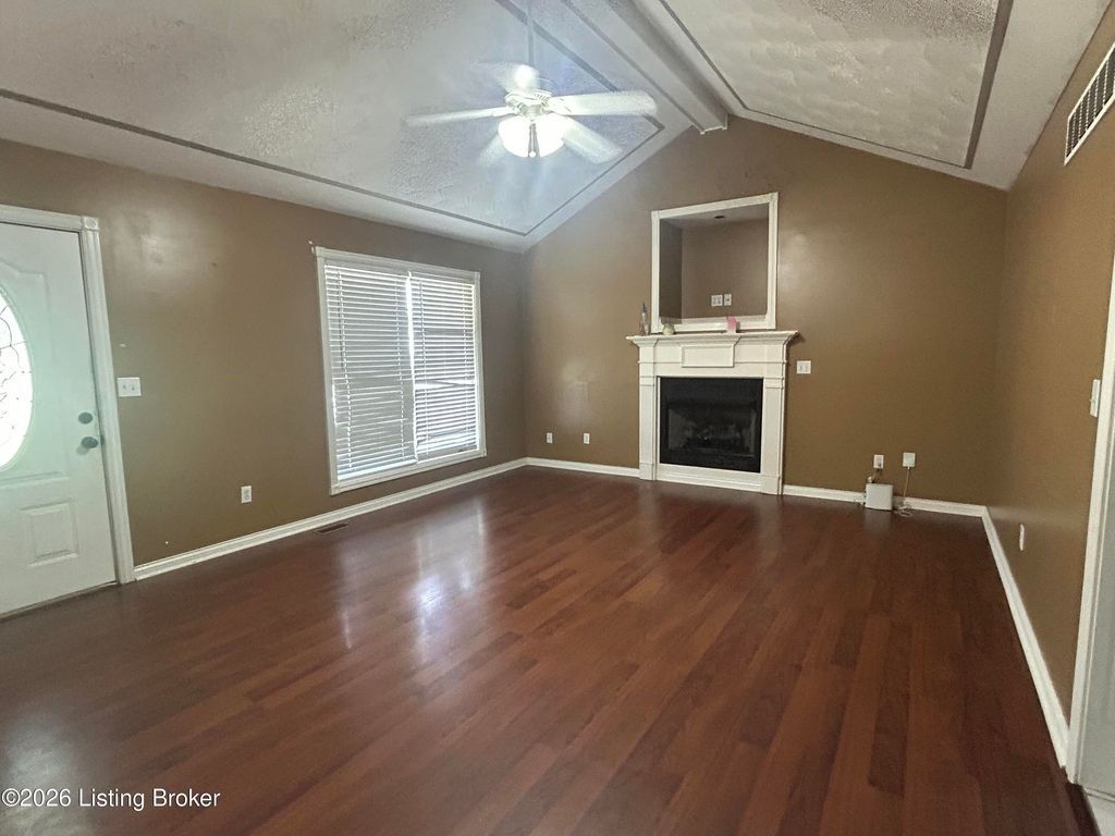 Photo of 244 Sycamore Dr, Taylorsville, KY 40071 (MLS # 1721334)