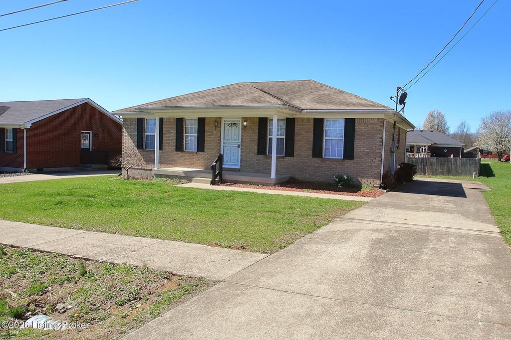 Photo of 428 Susannah Ave, Bardstown, KY 40004 (MLS # 1711297)