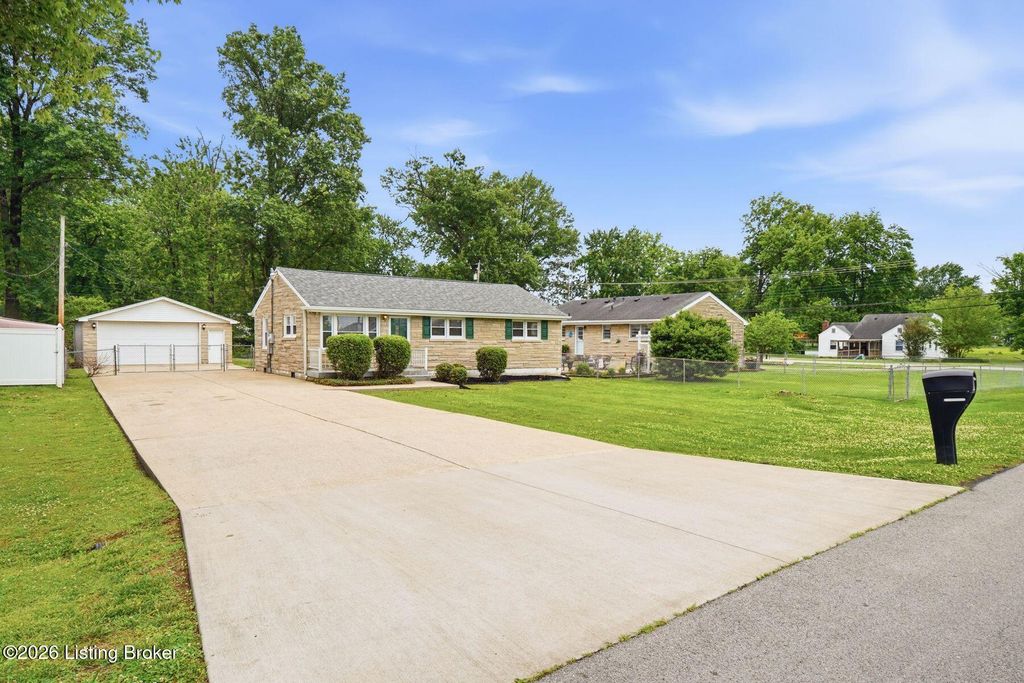 Photo of 5425 Sunset Dr, Louisville, KY 40219 (MLS # 1718194)
