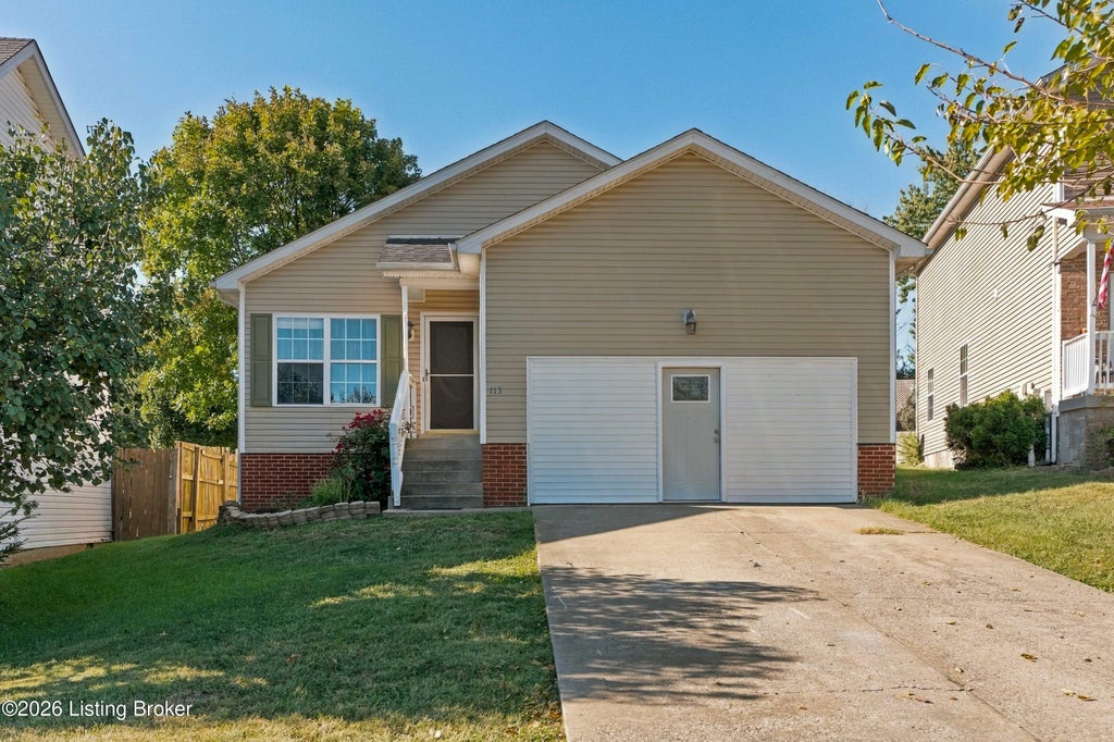 Photo of 113 Spencer Ct, Shelbyville, KY 40065 (MLS # 1731012)