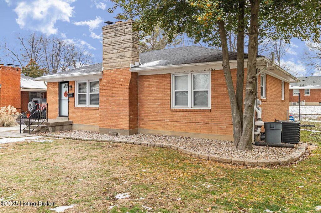 Photo of 3014 McMahan Blvd, Louisville, KY 40220 (MLS # 1705463)