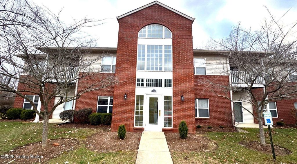 Photo of 9210 Hawthorne Pointe Dr #101, Louisville, KY 40272 (MLS # 1709848)