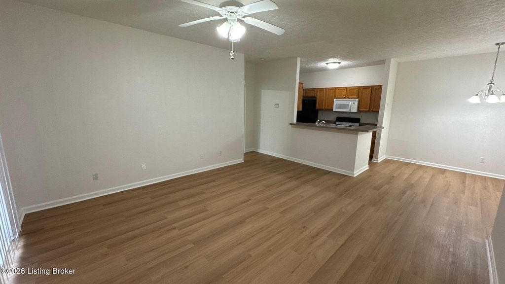 Photo of 9210 Hawthorne Pointe Dr #101, Louisville, KY 40272 (MLS # 1709848)