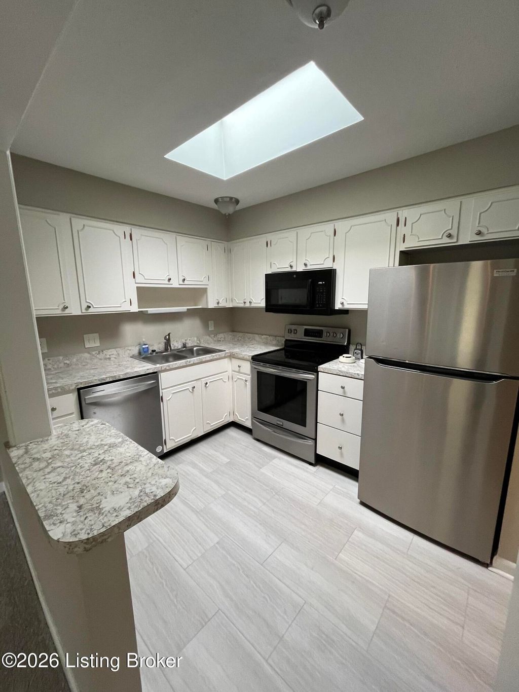 Photo of 1935 Gardiner Ln #H130, Louisville, KY 40205 (MLS # 1712880)