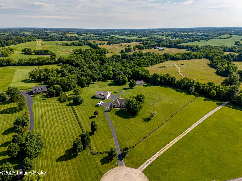 Photo of 37 Timberwood Dr, Simpsonville, KY 40067 (MLS # 1721287)