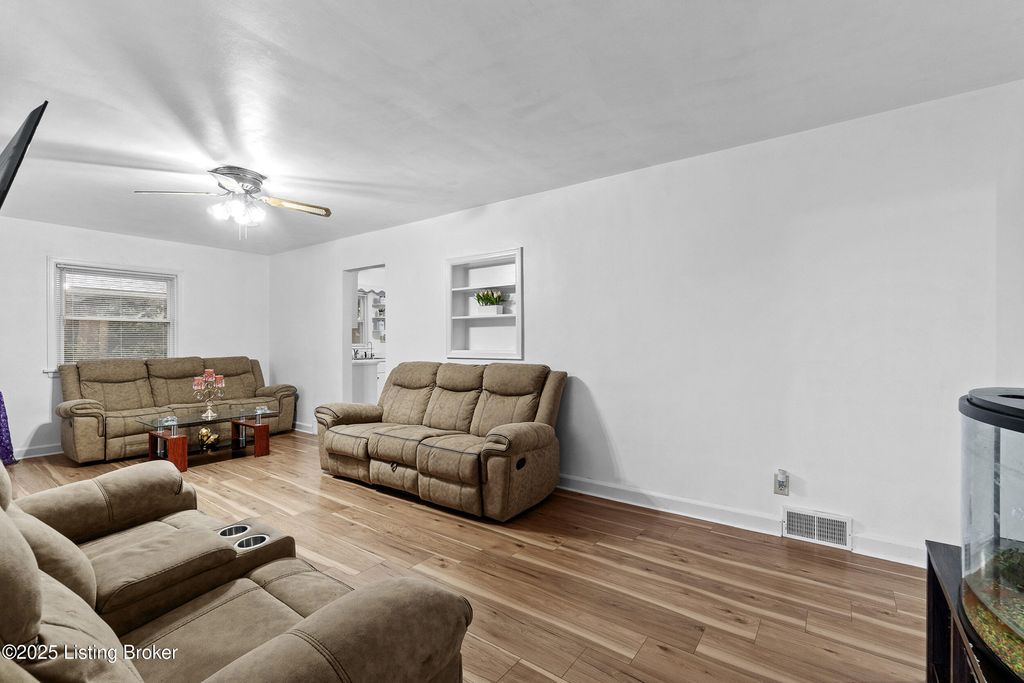 Photo of 2025 San Jose Ave, Louisville, KY 40216 (MLS # 1705281)