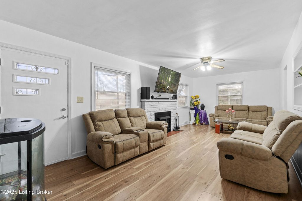 Photo of 2025 San Jose Ave, Louisville, KY 40216 (MLS # 1705281)