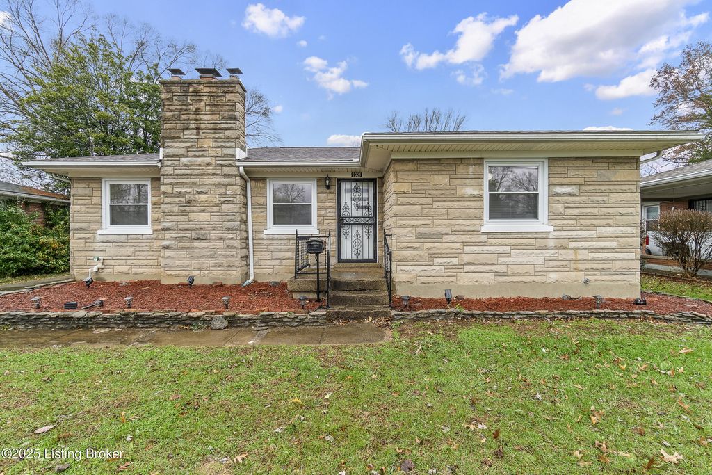 Photo of 2025 San Jose Ave, Louisville, KY 40216 (MLS # 1705281)