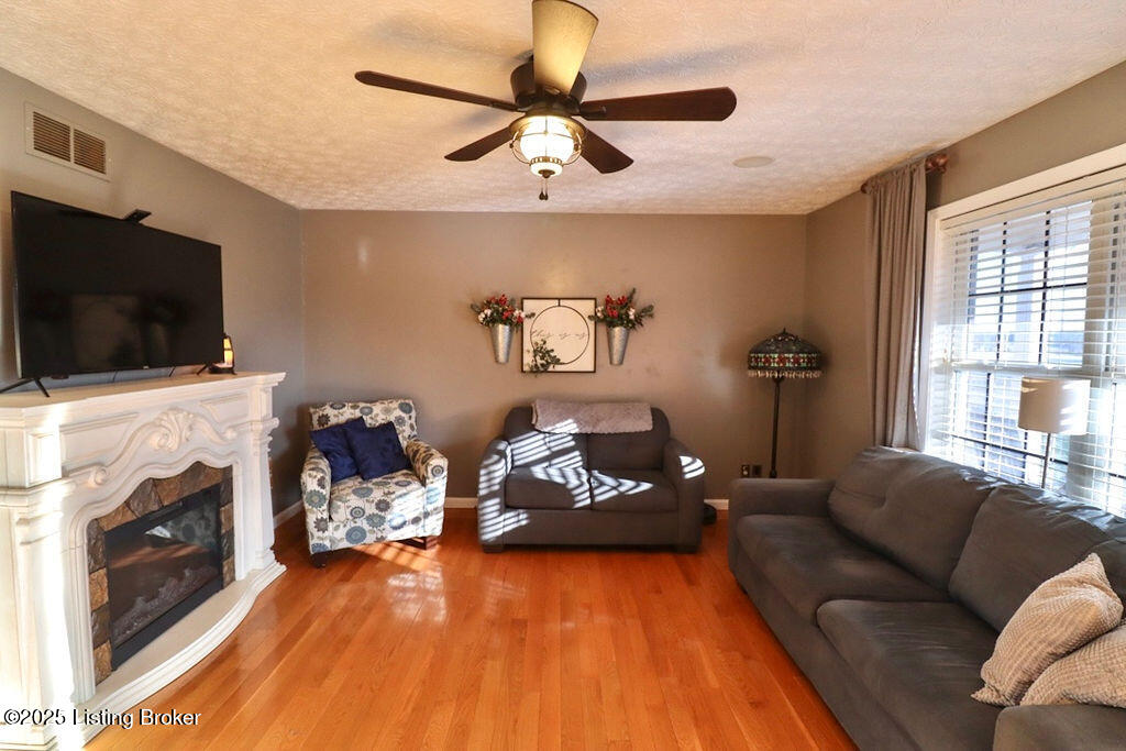 864 Meadowland Trail, Shepherdsville, Kentucky image 18
