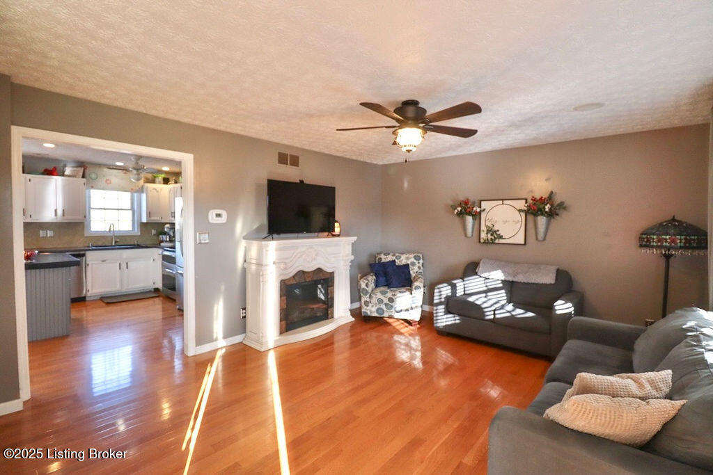864 Meadowland Trail, Shepherdsville, Kentucky image 17