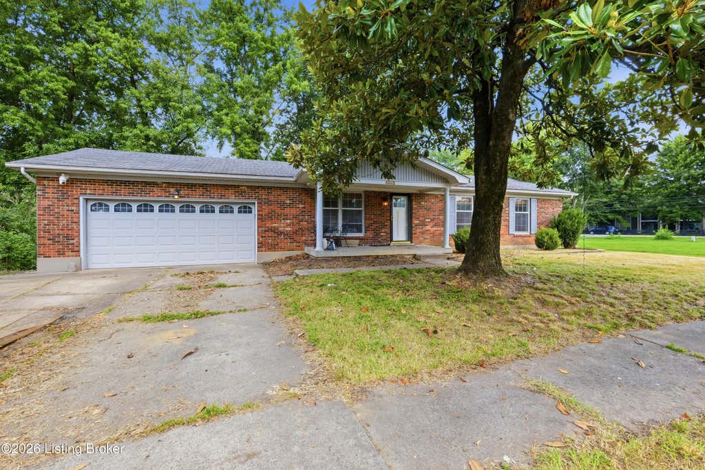 Photo of 6502 Cady Dr, Louisville, KY 40258 (MLS # 1724162)