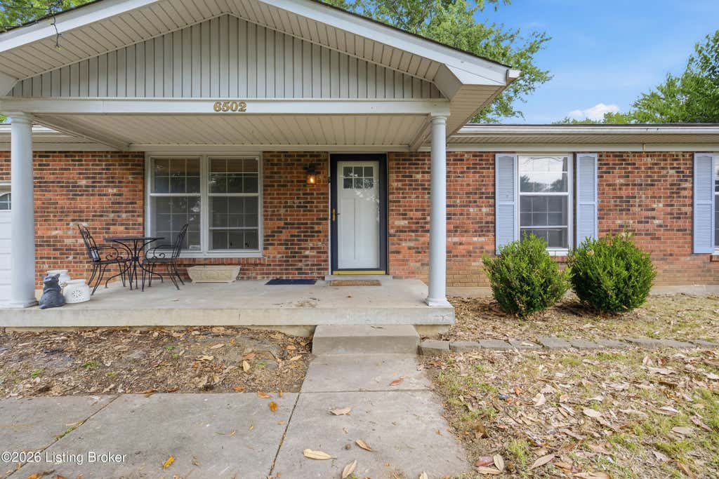 Photo of 6502 Cady Dr, Louisville, KY 40258 (MLS # 1724162)