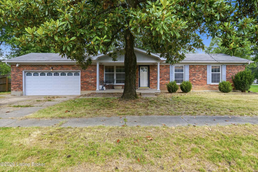 Photo of 6502 Cady Dr, Louisville, KY 40258 (MLS # 1724162)