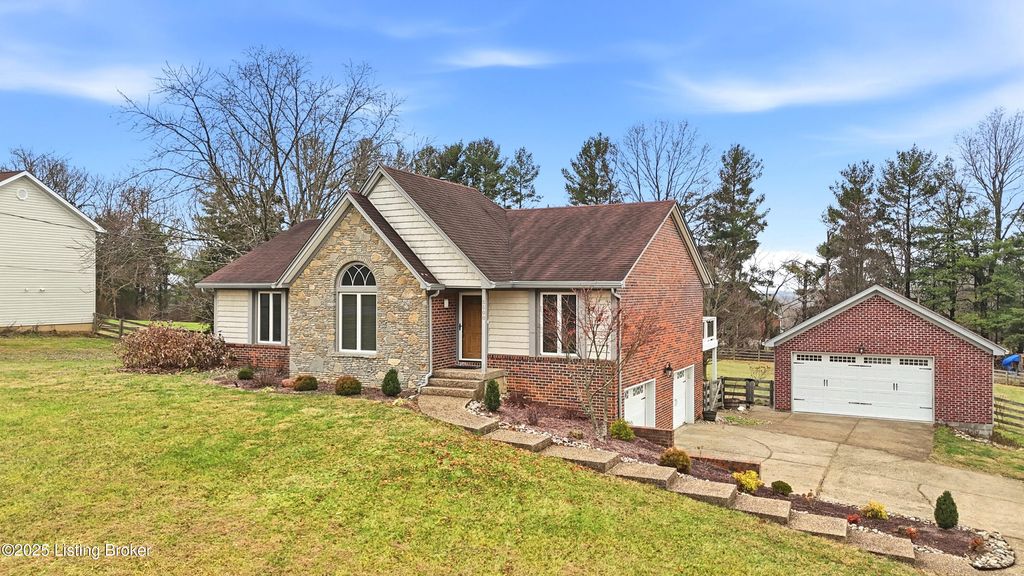 Photo of 5500 Highpoint Dr, Crestwood, KY 40014 (MLS # 1705727)