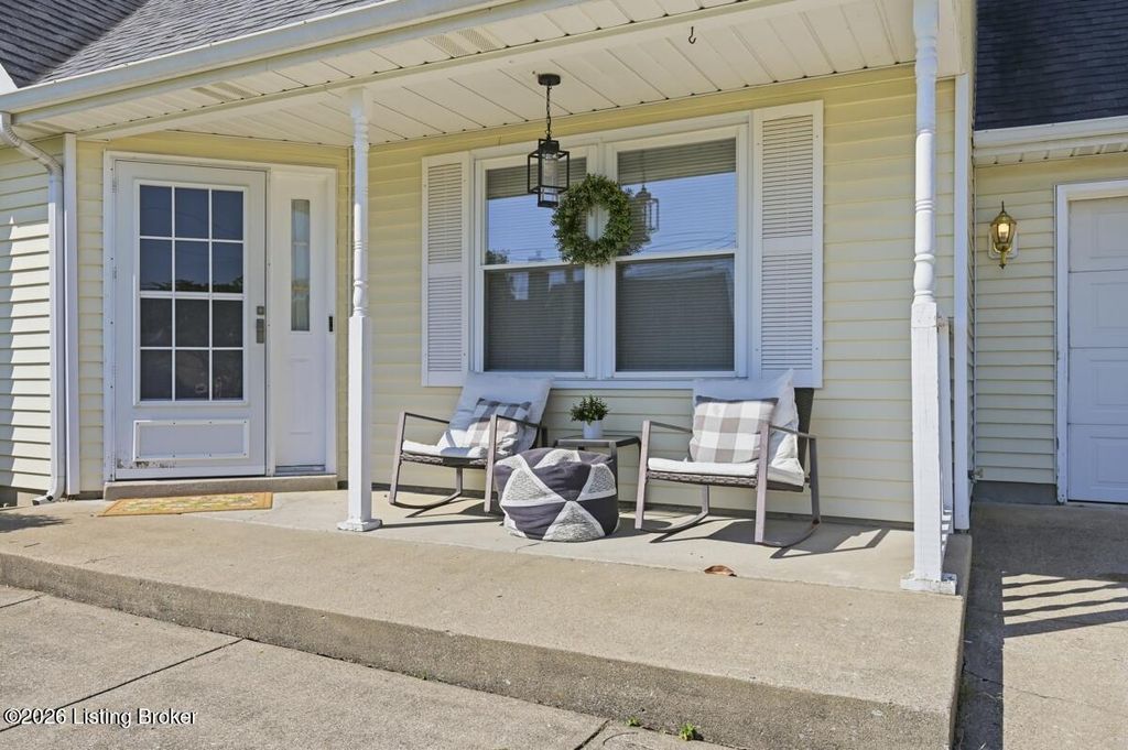 Photo of 2010 Oriole Dr, Elizabethtown, KY 42701 (MLS # 1715499)