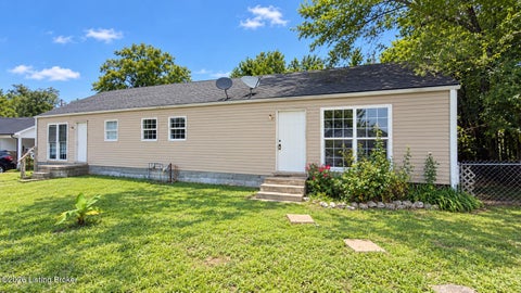 Homes For Rent - 111 Kenwood Ave<br/> Charlestown, IN 47111