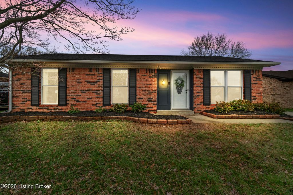 Photo of 10812 Waycross Ave, Louisville, KY 40229 (MLS # 1711220)