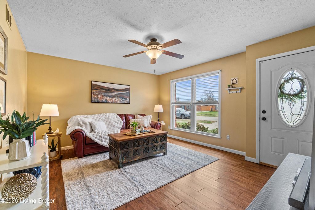 Photo of 10812 Waycross Ave, Louisville, KY 40229 (MLS # 1711220)