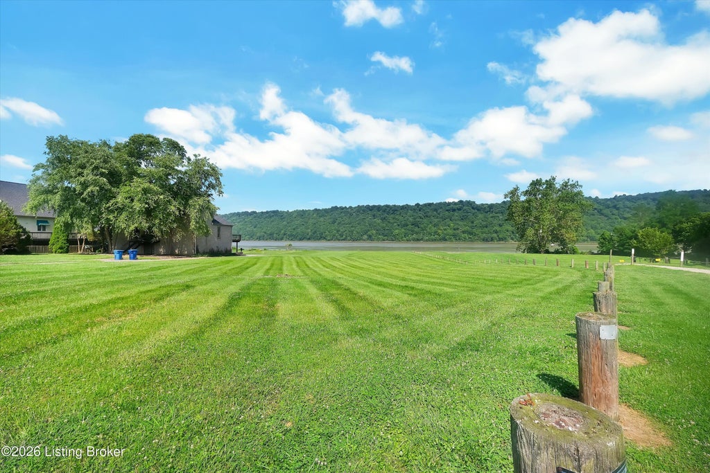 Photo of 6515 Jacob Dr, Westport, KY 40077 (MLS # 1722990)