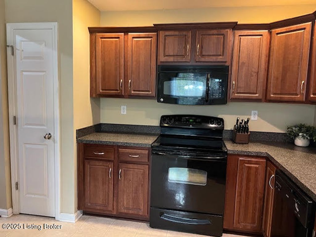 Photo of 398 Benjamin Pl, Mt Washington, KY 40047 (MLS # 1704141)