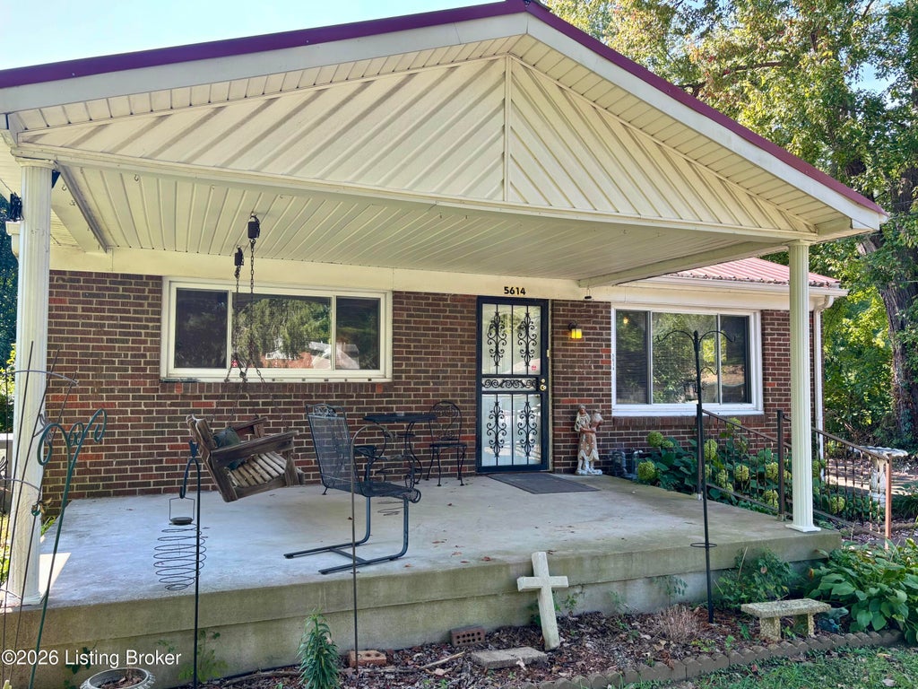 Photo of 5614 Locust Way, Louisville, KY 40229 (MLS # 1731656)