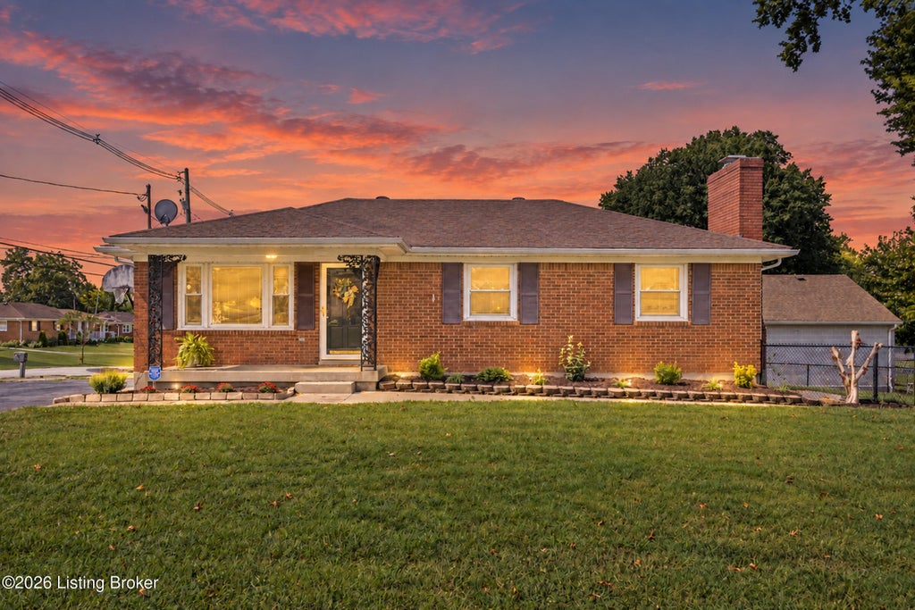 Photo of 6908 Ledgerock Rd, Louisville, KY 40219 (MLS # 1730117)