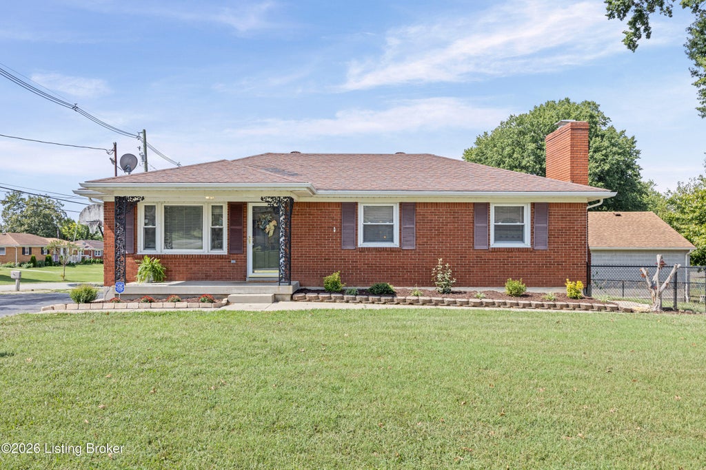 Photo of 6908 Ledgerock Rd, Louisville, KY 40219 (MLS # 1730117)