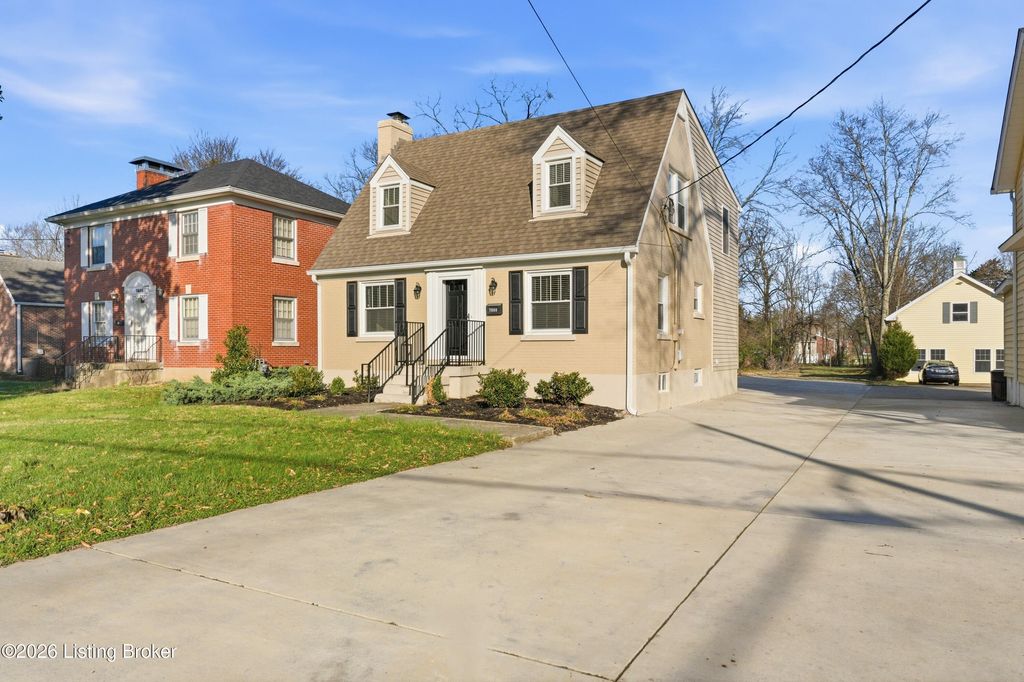 Photo of 7809 New La Grange Rd, Louisville, KY 40222 (MLS # 1711370)