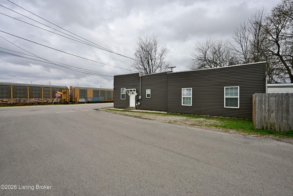 Photo of 4320 Louisville Ave, Louisville, KY 40209 (MLS # 1711155)