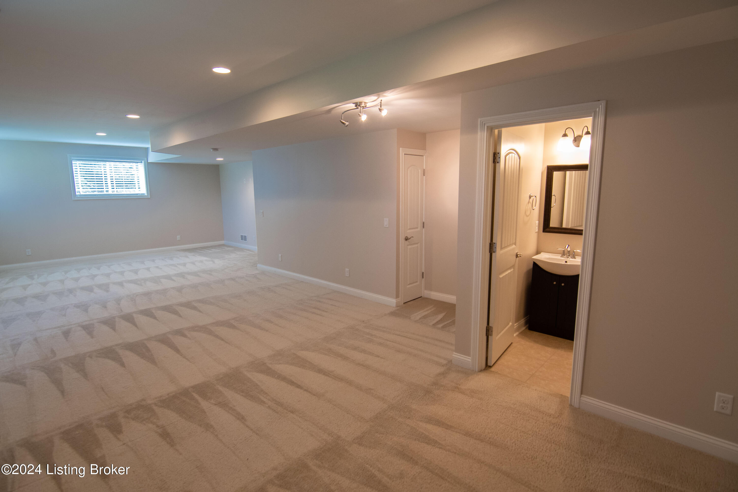 16507 Glen Lakes Dr, Louisville, Pennsylvania image 39