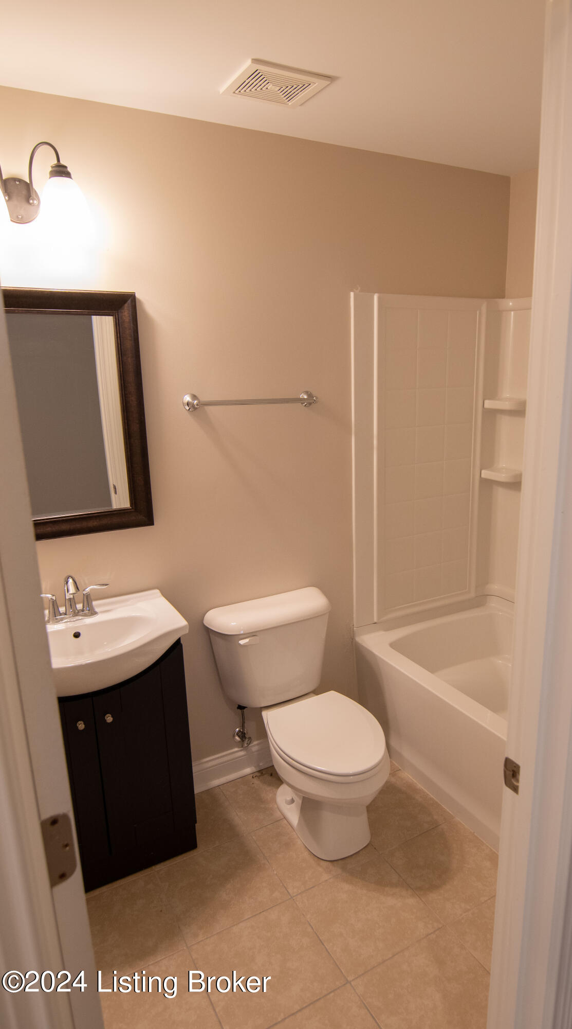 16507 Glen Lakes Dr, Louisville, Pennsylvania image 40