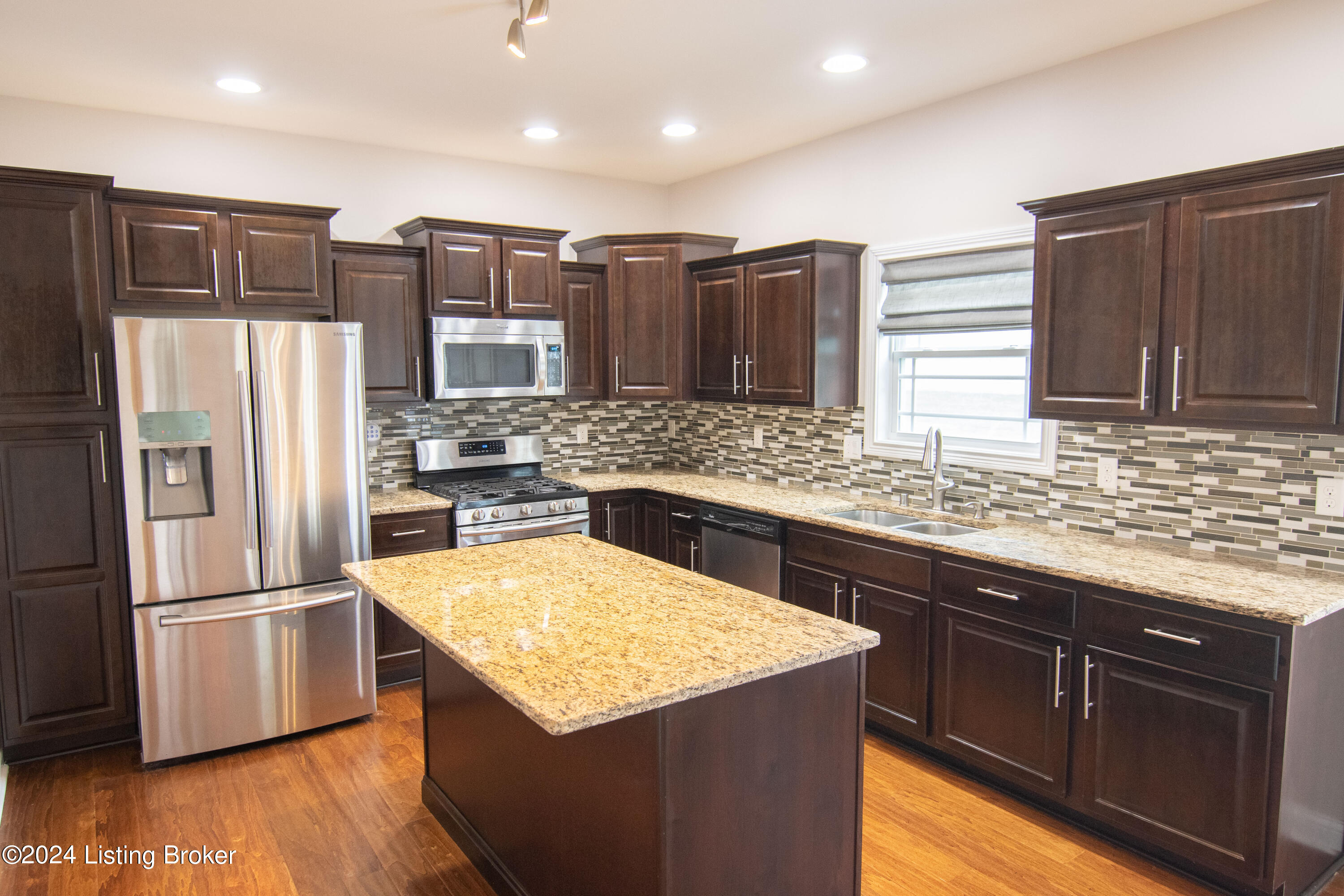16507 Glen Lakes Dr, Louisville, Pennsylvania image 11