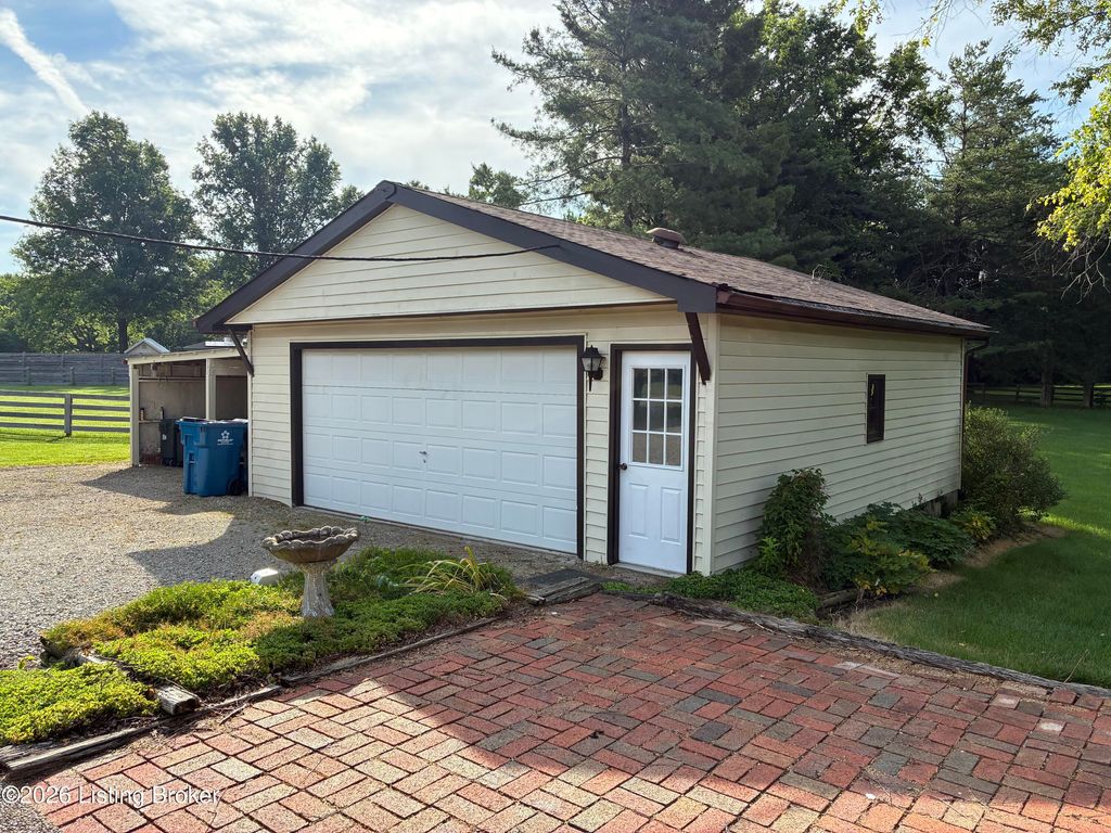 Photo of 2502 Holly Ln, La Grange, KY 40031 (MLS # 1719763)