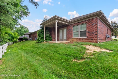 Tiny photo for 6436 Clover Trace Cir, Louisville, KY 40216 (MLS # 1730980)