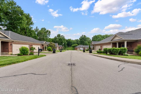 Tiny photo for 6436 Clover Trace Cir, Louisville, KY 40216 (MLS # 1730980)