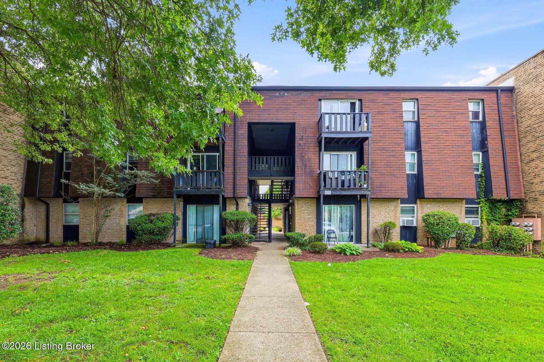 Photo 1 of 31 — 3502 Lodge Ln 333, Louisville, KY 40218