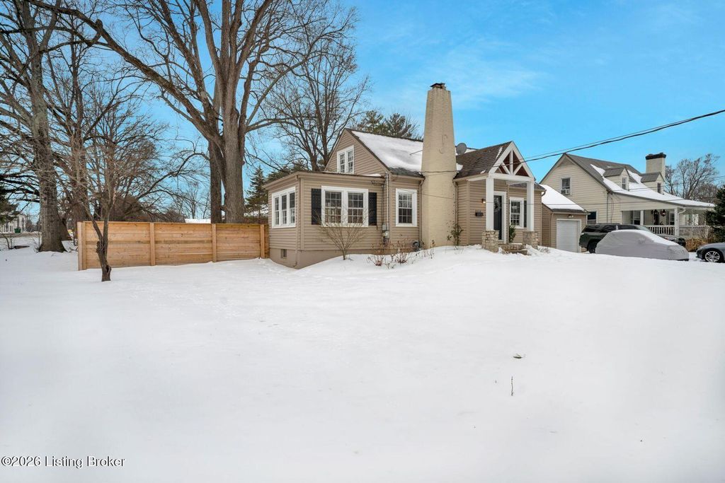 Photo of 4224 Browns Ln, Louisville, KY 40220 (MLS # 1708435)