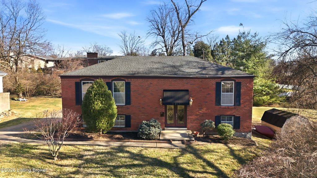 Photo of 1005 Cannons Ln, Louisville, KY 40207 (MLS # 1706994)