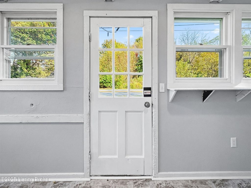 Photo of 13020 E Orell Rd, Louisville, KY 40272 (MLS # 1712090)