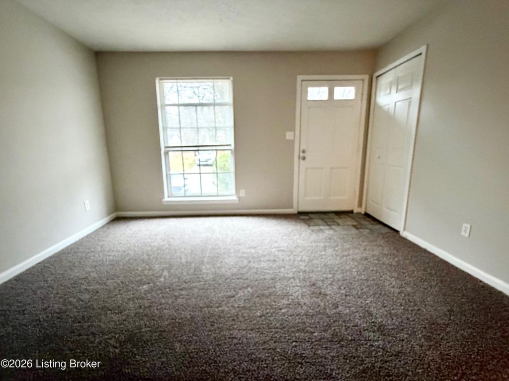 Photo of 313 Hawthorne Dr, Jeffersonville, IN 47130 (MLS # 1707590)