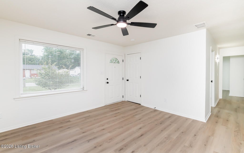 Photo of 6109 Toebbe Ln, Louisville, KY 40229 (MLS # 1723152)
