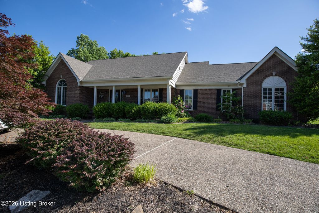 Photo of 1606 Parkridge Pkwy, Louisville, KY 40214 (MLS # 1716727)